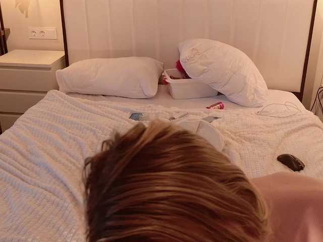 Katrin-Honey's BongaCams show and profile