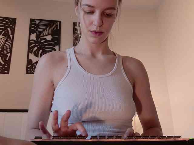 Katrin-Honey webcam
