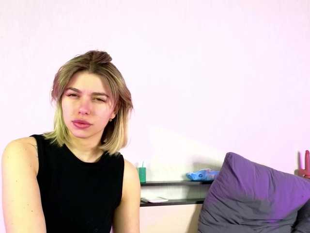 le modèle Ashleyya est en webcam porno dans un show sur le site bongacams, il possède les tags suivants: White/Caucasian,Blonde,Shaved