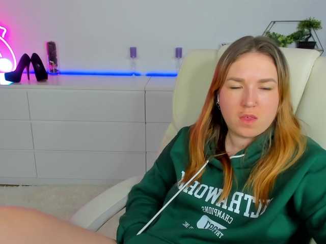 SofiiDarling's BongaCams show and profile