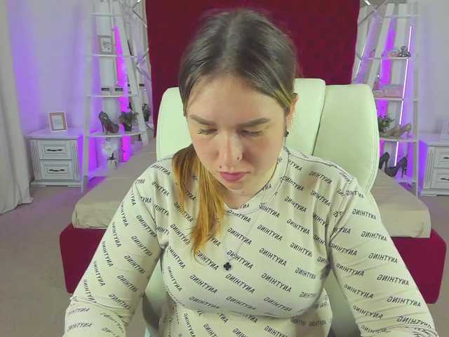 le modèle SofiiDarling est en webcam porno dans un show sur le site bongacams, il possède les tags suivants: White/Caucasian,Brunette,Shaved