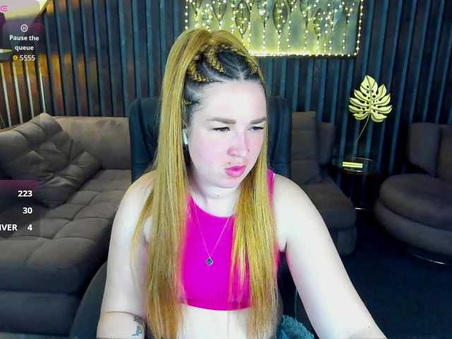 SofiiDarling's BongaCams show and profile