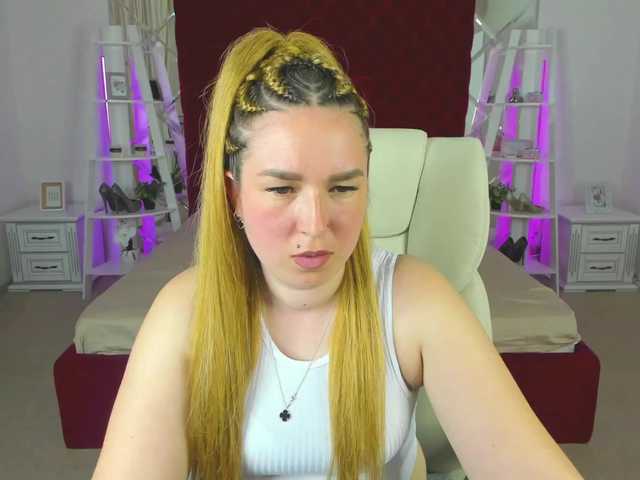 SofiiDarling's BongaCams show and profile