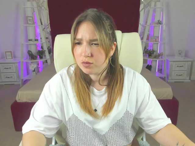 SofiiDarling's BongaCams show and profile