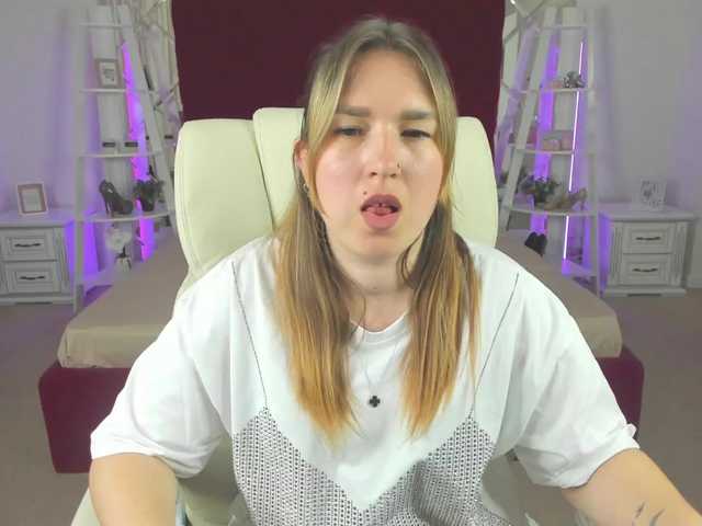 SofiiDarling's BongaCams show and profile