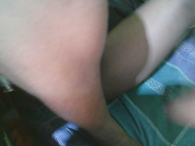 Sweet-arish webcam bongacams model stream image