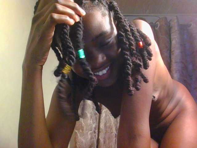 le modèle Preetygirl est en webcam porno dans un show sur le site bongacams, il possède les tags suivants: Ebony,Brunette,Trimmed