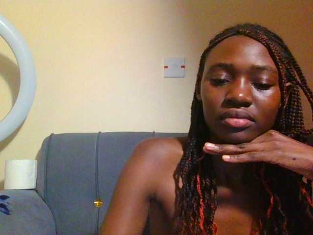 Preetygirl webcam bongacams model stream image