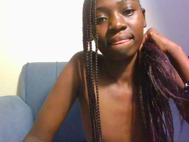 Preetygirl webcam bongacams model stream image