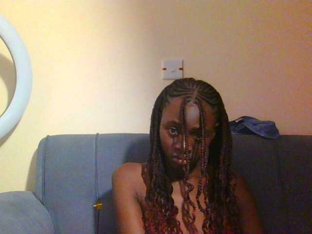 Preetygirl webcam bongacams model stream image