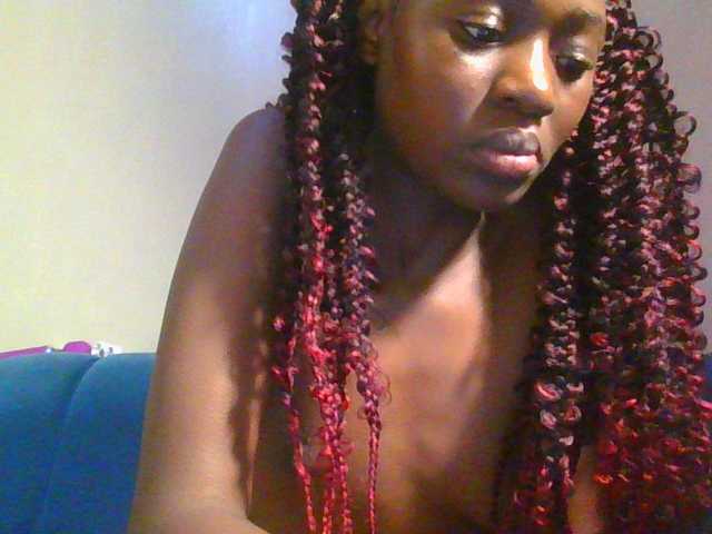 Preetygirl webcam bongacams model stream image