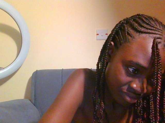 Preetygirl webcam bongacams model stream image