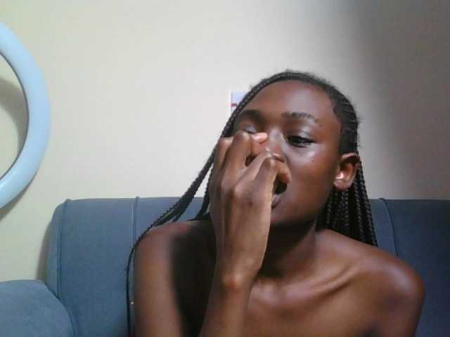 Preetygirl webcam bongacams model stream image