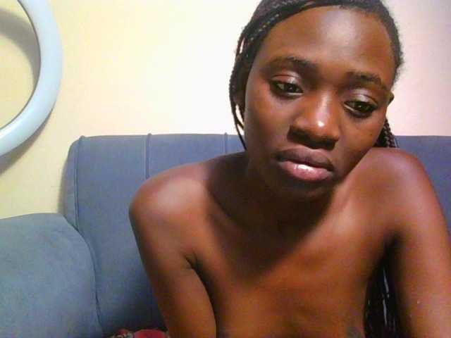 Preetygirl webcam bongacams model stream image