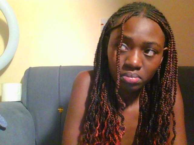 Preetygirl webcam bongacams model stream image