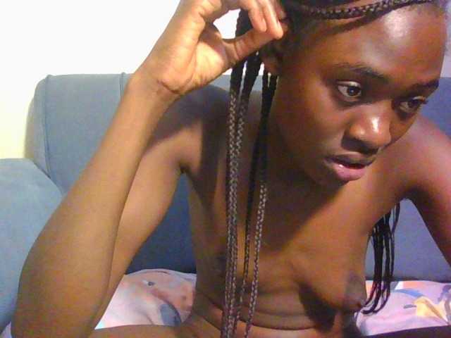 Preetygirl webcam bongacams model stream image