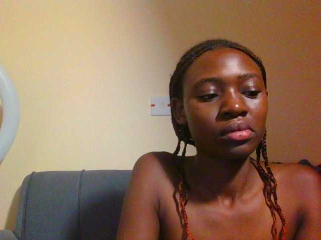 Preetygirl webcam bongacams model stream image