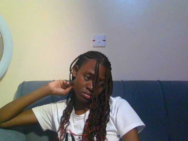 Preetygirl webcam bongacams model stream image