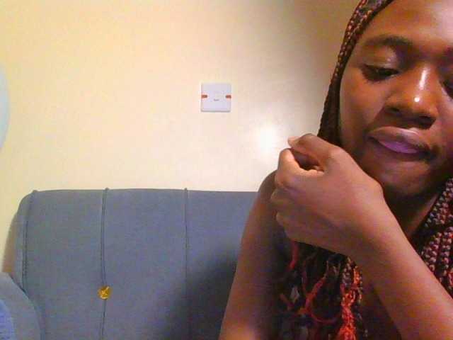 Preetygirl webcam bongacams model stream image