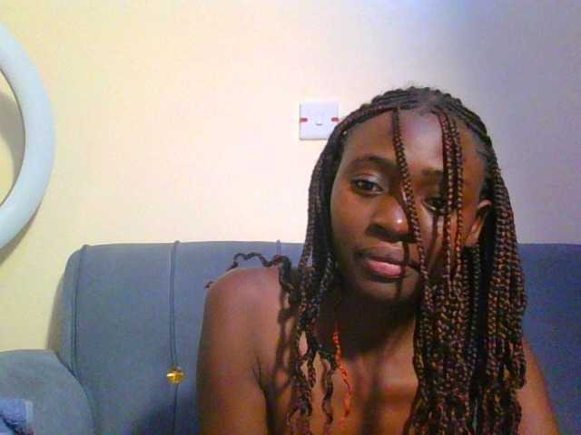 Preetygirl webcam bongacams model stream image