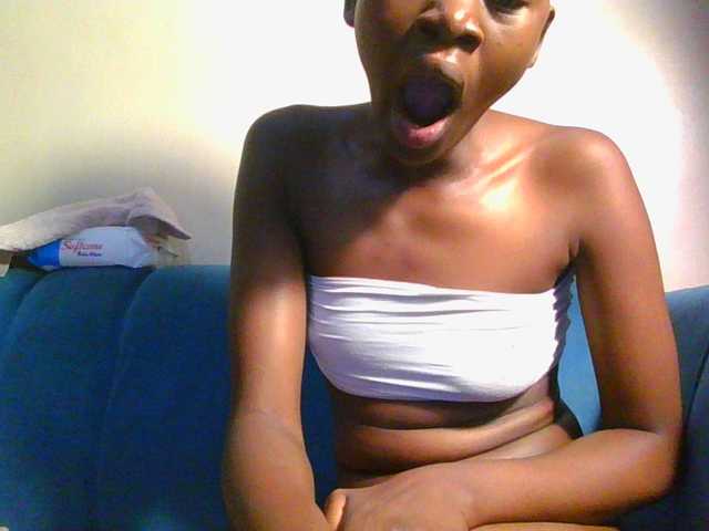 Preetygirl's BongaCams show and profile