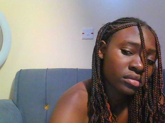 Preetygirl webcam bongacams model stream image