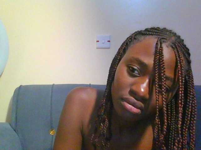 Preetygirl webcam bongacams model stream image