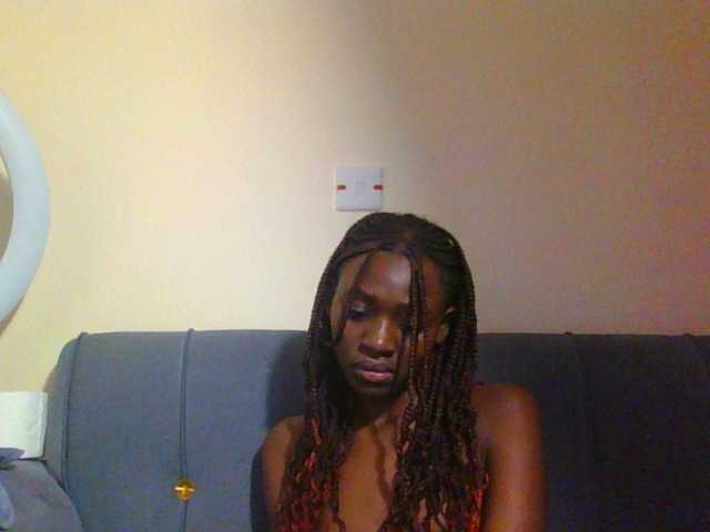 Preetygirl webcam bongacams model stream image