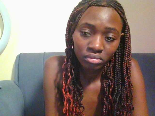 Preetygirl webcam bongacams model stream image