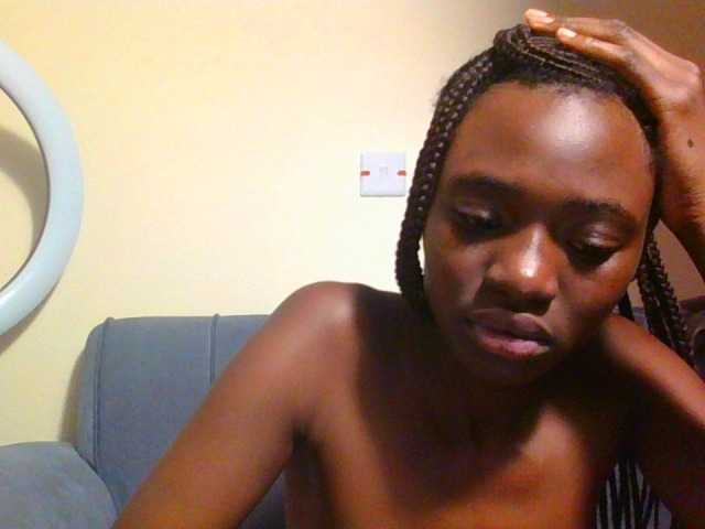 Preetygirl webcam bongacams model stream image