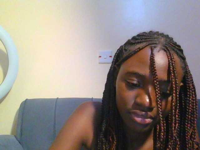 Preetygirl webcam bongacams model stream image