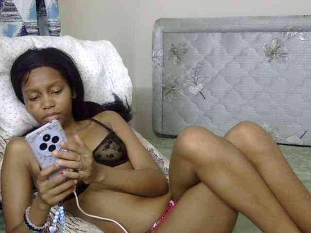 Prettylisa Live Webcam on BongaCams