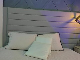 Thania-Hot Porn Show
