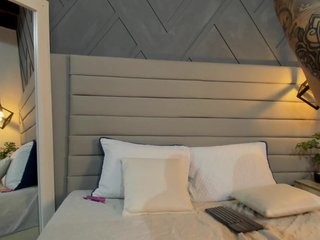 Thania-Hot Porn Show