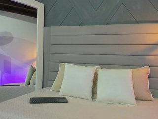 Thania-Hot Porn Show