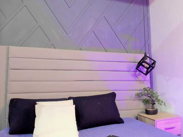  Thania-Hot chat room
