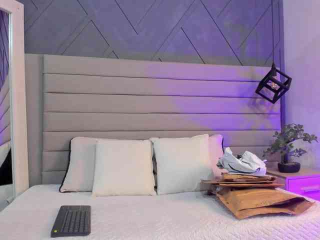 Thania-Hot webcam