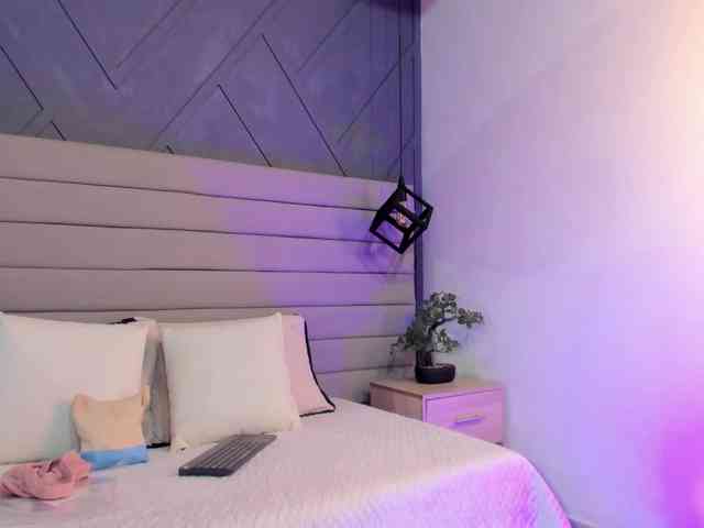 Thania-Hot webcam