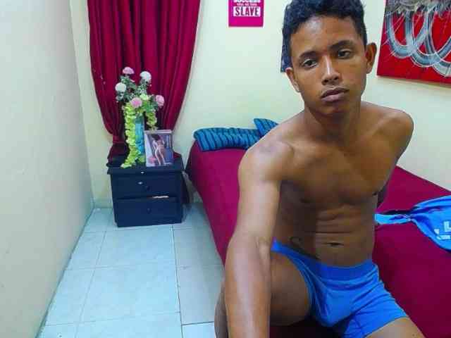 maxxbigcock Live Webcam on BongaCams