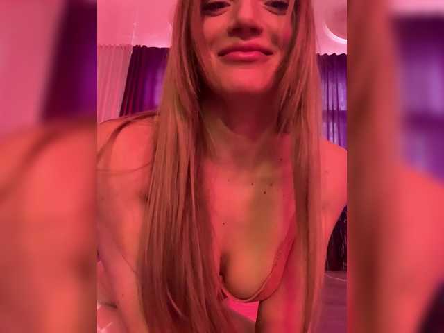 LeenaLee Live Cam on BongaCams