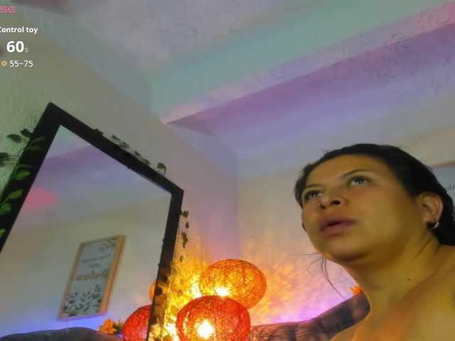 carla-jones webcam bongacams model stream image