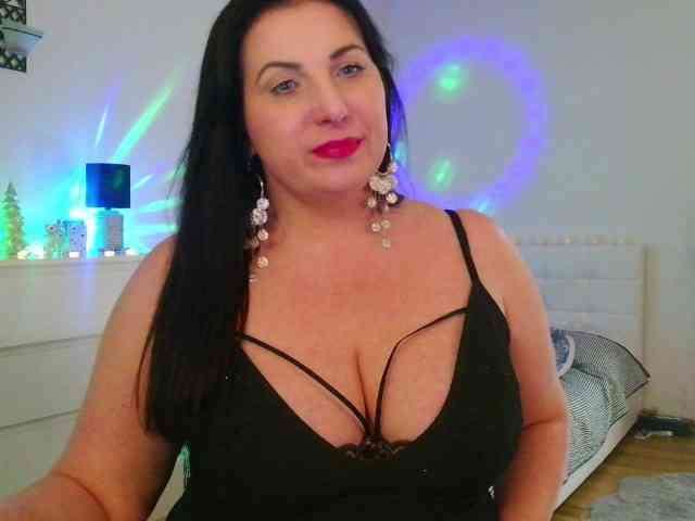 MilfHelena webcam