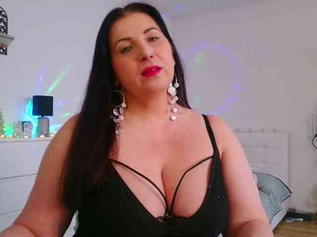 MilfHelena webcam