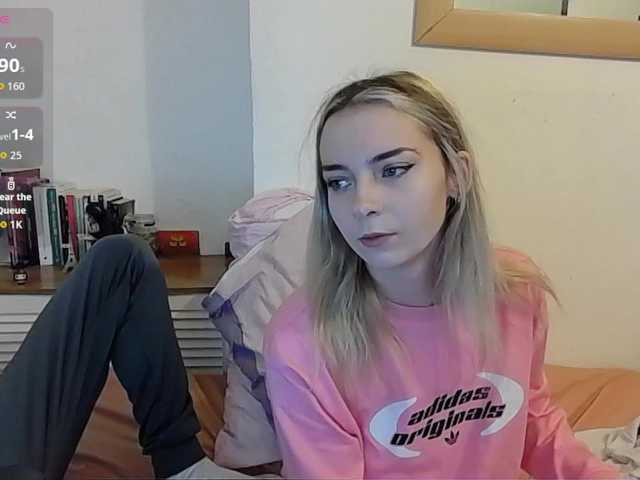 Almondmilka – webcam model profile photo