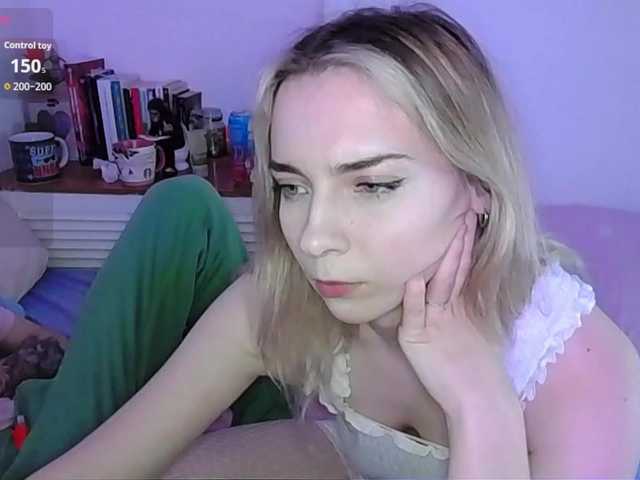 Almondmilka's BongaCams show and profile