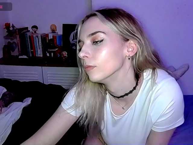 Almondmilka's BongaCams profile
