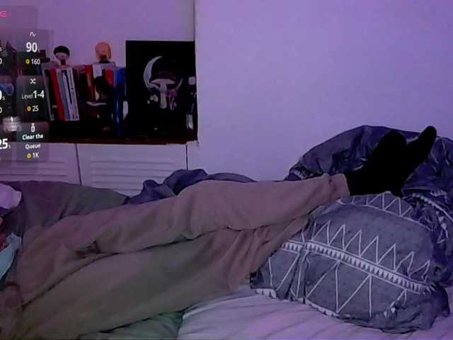 Almondmilka live cam profile