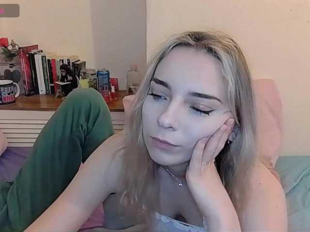 Almondmilka's BongaCams show and profile