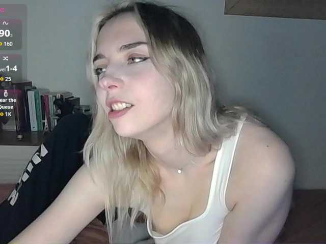 Almondmilka – webcam model profile photo