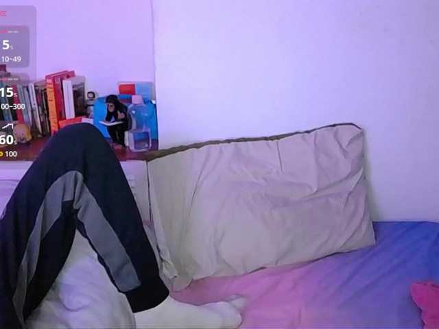 Almondmilka show preview